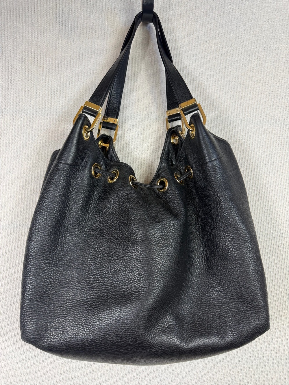 Michael Kors Camden Drawstring Hobo Bag Purse Black Gold Leather - Picture 2 of 11